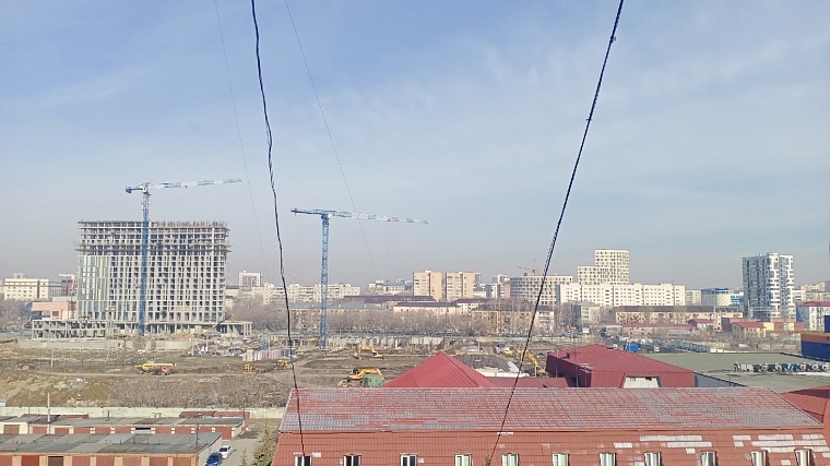 Дым есть, а пожаров нет: в Тюмени второе утро пахнет гарью