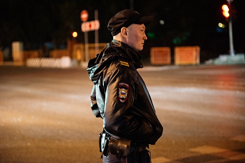 Тюменские полицейские нашли наркотики у случайного прохожего