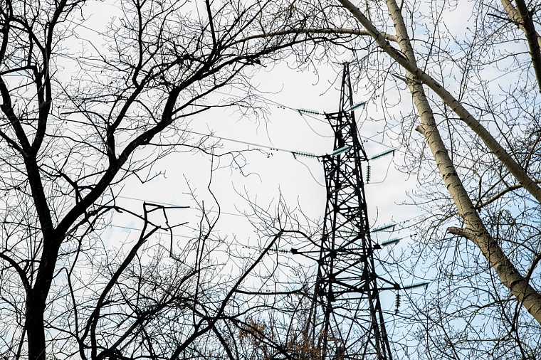 В Югре столб упал на четырехлетнего ребенка прямо на детской площадке