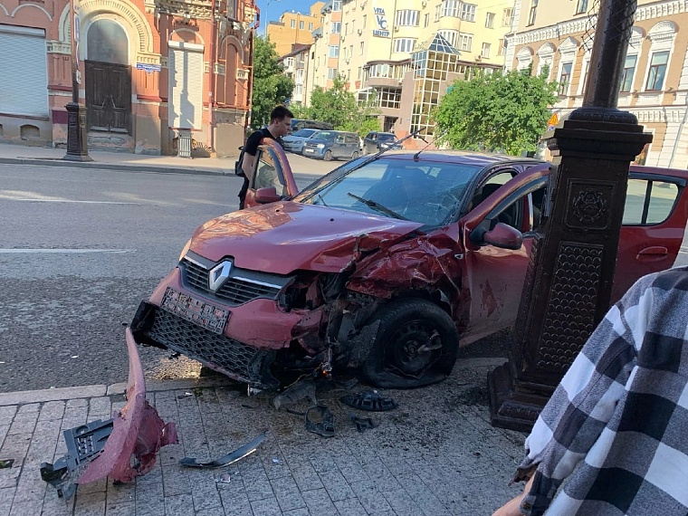 В ДТП на улице Республики пострадали трое человек