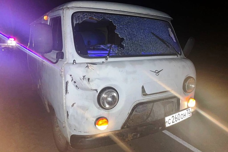 Тюменские врачи рассказали о состоянии мужчины, попавшего на трассе под "УАЗ"