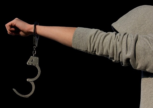 За один вечер напал на двух женщин. В Тюмени задержали 34-летнего насильника