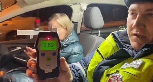 Пьяные водители в Тюмени побили на двоих девять машин