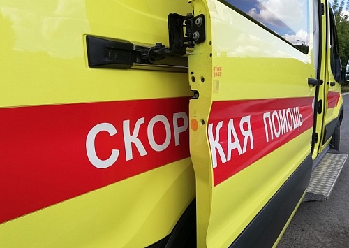 Во время разгрузки плит на тюменском заводе пострадал электросварщик