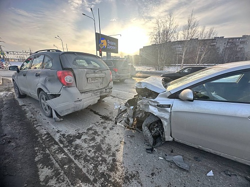 Уснувший водитель устроил массовое ДТП в Тюмени