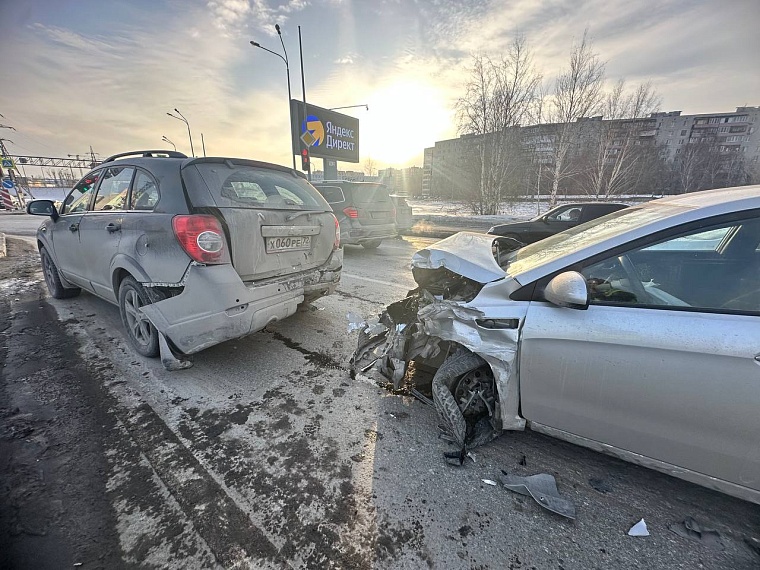 Уснувший водитель устроил массовое ДТП в Тюмени