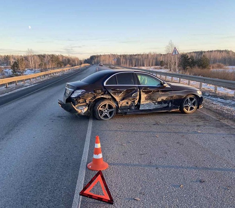 На дороге Тюмень-Боровский-Богандинский пьяный водитель спровоцировал ДТП после празднования 40-летия