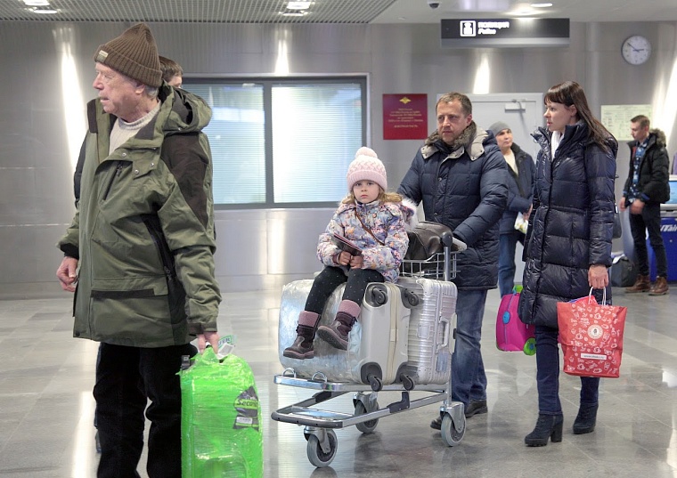 Рейс на Ямал задержали в Тюмени на полдня