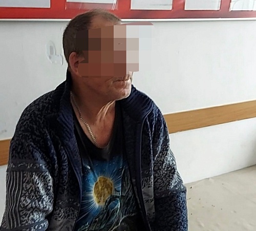 В Омутинском районе пьяный водитель пытался скрыться на машине и душил полицейского