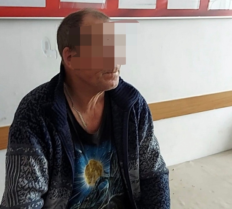 В Омутинском районе пьяный водитель пытался скрыться на машине и душил полицейского