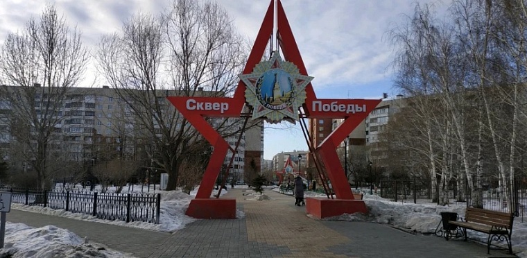 Компания молодежи осквернила сквер Победы в Тюмени