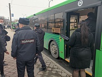 Забытый в тюменском автобусе рюкзак стал причиной приезда полиции
