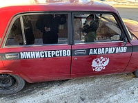 В Тюмени задержали бесправника в машине со странными наклейками
