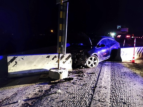 Препятствием на пути к знаниям для пьяного водителя в Тюмени стал бетонный блок