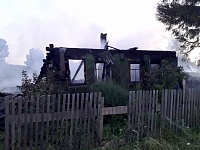 В Тюменской области женщину и троих детей спасли из горящего дома