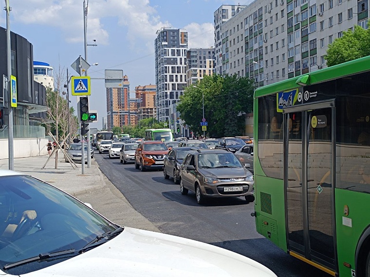 В Тюмени на фоне триатлона образовались большие дорожные пробки