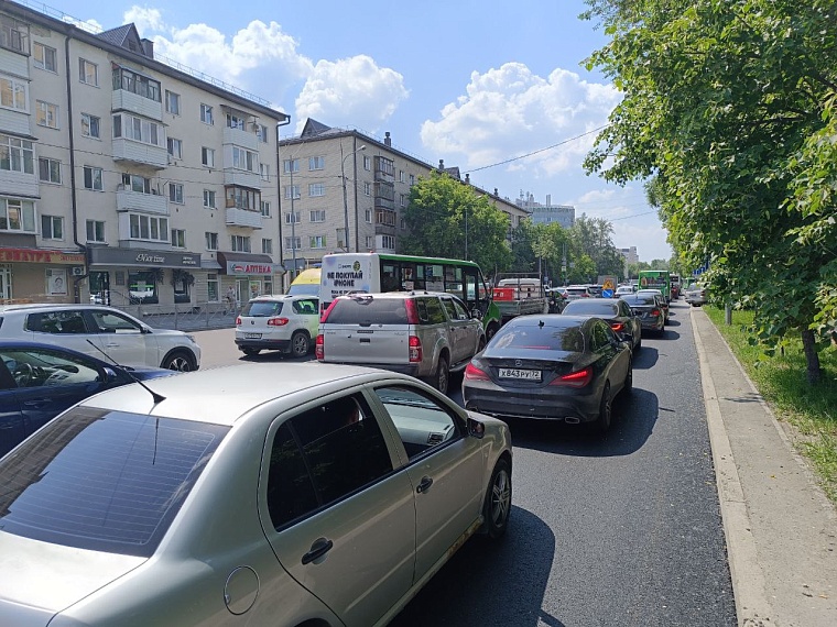 В Тюмени на фоне триатлона образовались большие дорожные пробки