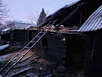 В крупном пожаре в Метелева пострадал дом тюменского поэта Владимира Богомякова