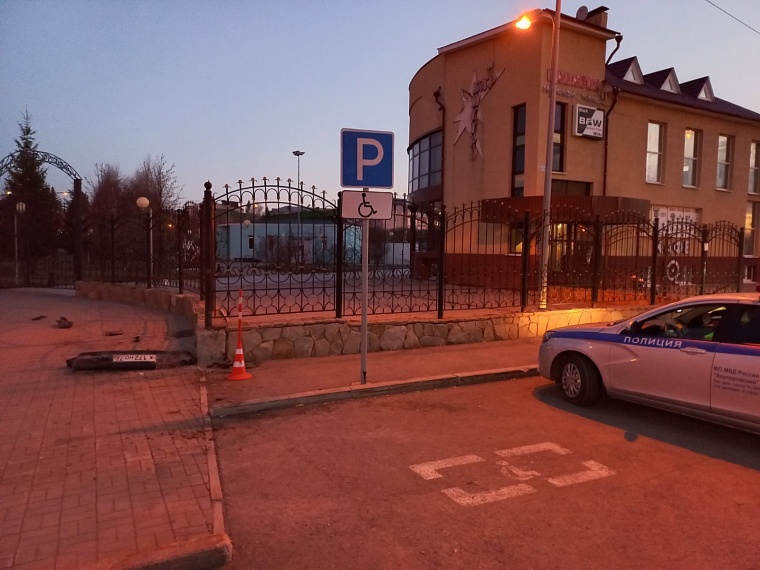 В Ялуторовске два пьяных друга по очереди сели за руль одной машины