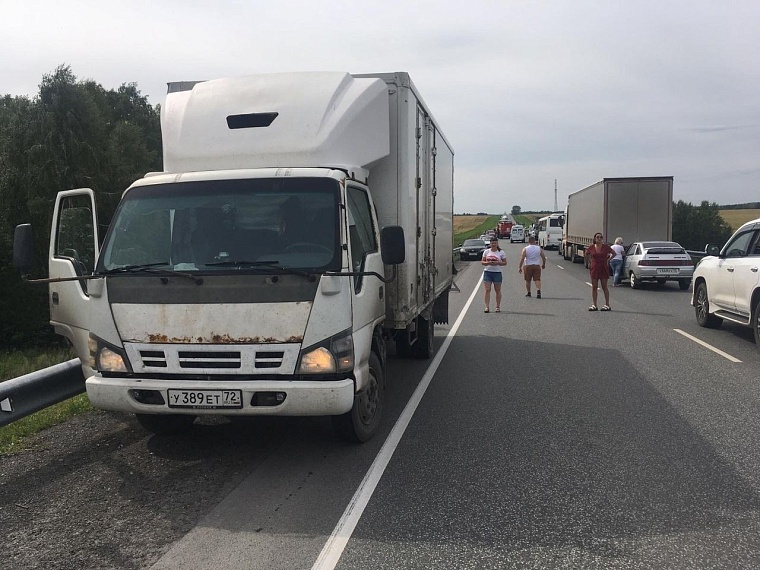 На трассе в Заводоуковском районе столкнулись три автомобиля