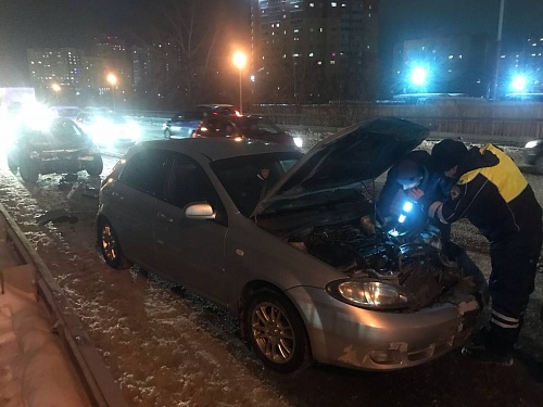 В Тюмени пьяный "бесправник" совершил массовое ДТП, на Щербакова огромная пробка