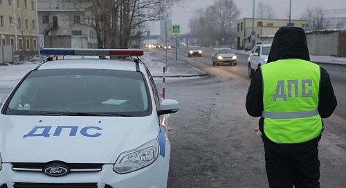 Пьяный тюменец положил взятку сотруднику ГИБДД под автомобильный коврик