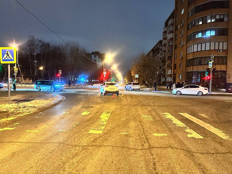 В Тюмени на переходе сбили подростка