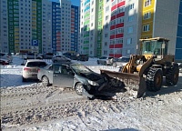 В Ново-Патрушево пьяный автомобилист врезался в погрузчик