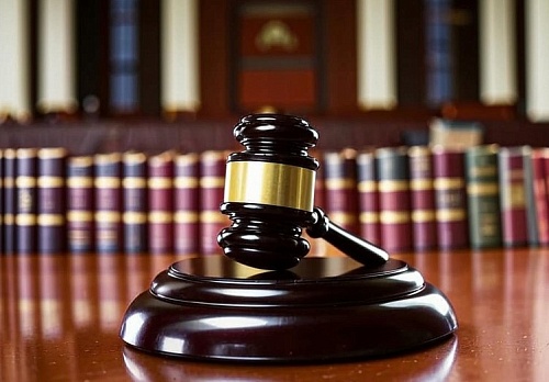 Пытаясь взыскать пять миллионов рублей, адвокат и его подельник получили условные сроки