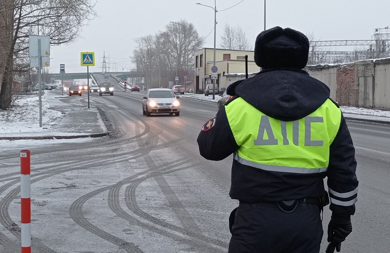 На трассе Ялуторовск – Ярково задержали пьяную угонщицу