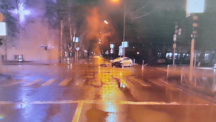 В ночном ДТП в Тюмени пострадали шесть человек