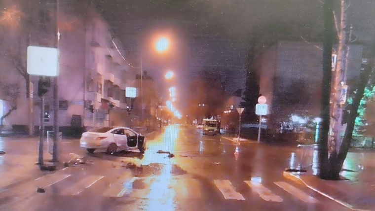 В ночном ДТП в Тюмени пострадали шесть человек