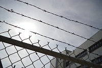 На улице 30 лет Победы в Тюмени задержали фасовщика и закладчика наркотиков