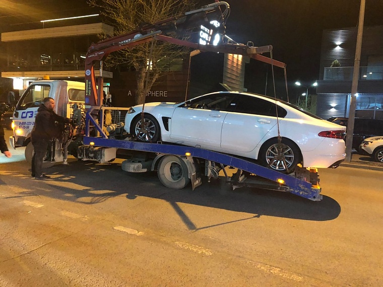 Тюменец лишился подаренного отцом «Ягуара» из-за отсутствия прав