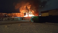 В районе ТВВИКУ пылает здание