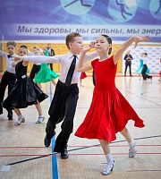 Участники турнира соревновались в разных возрастных категориях и танцевальных программах.