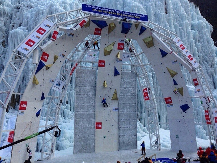 В мировом ледолазном марафоне тюменцы на ведущих ролях