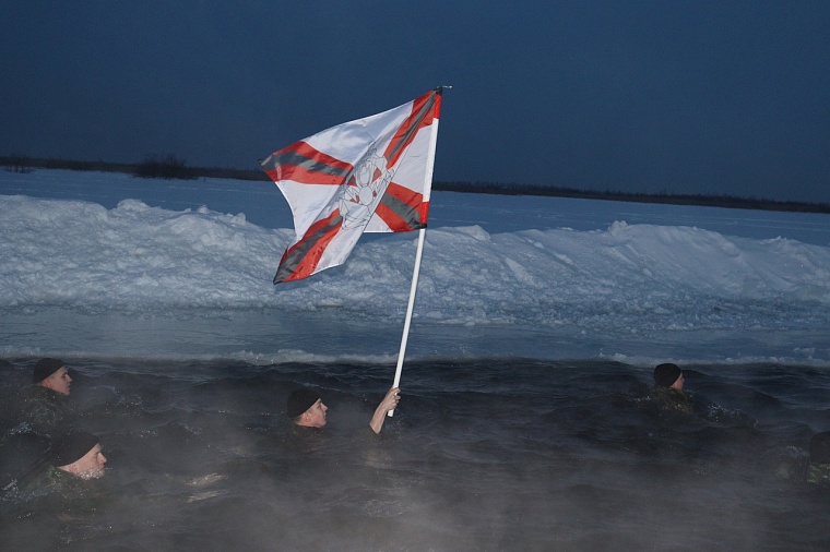 Тюменцы готовятся установить рекорд по зимнему плаванию в бронежилете