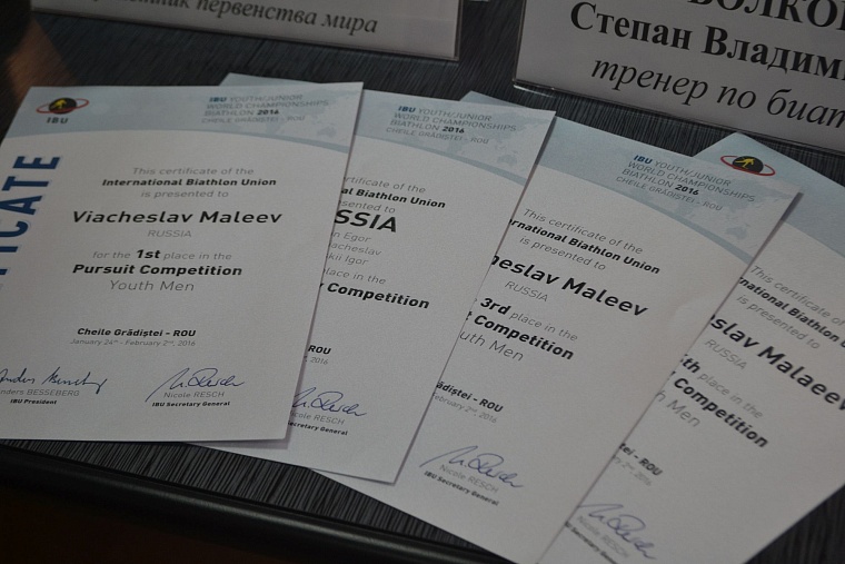 Юниорскому чемпиону мира по биатлону не хватало тюменского тренера на трибуне