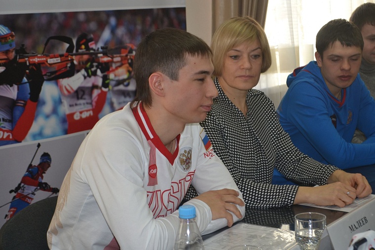 Юниорскому чемпиону мира по биатлону не хватало тюменского тренера на трибуне