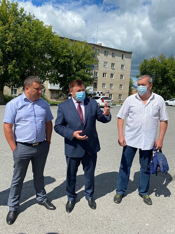 В Ишиме у бассейна меняют фасад после трагедии в «Зимней вишне»