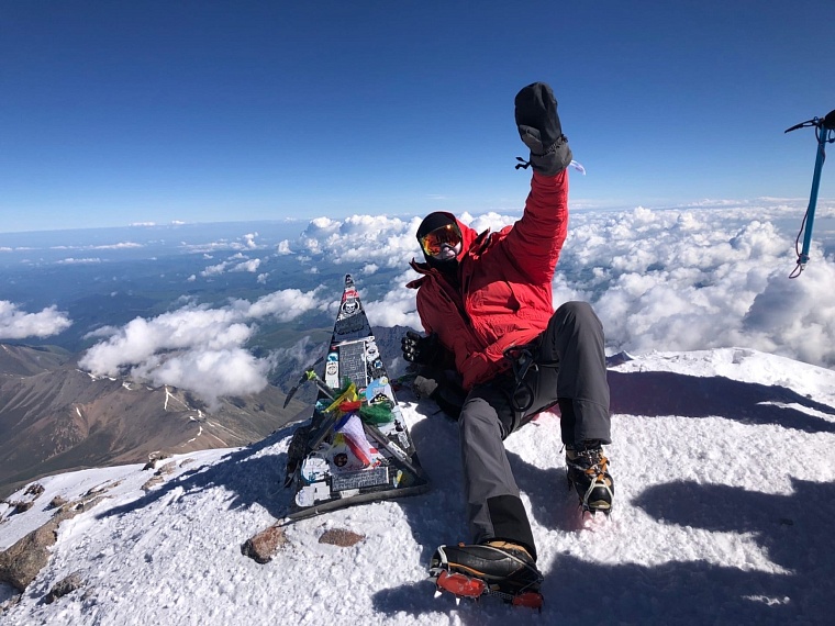 Тюменцы покорили Эльбрус в честь 100-летия пионерии