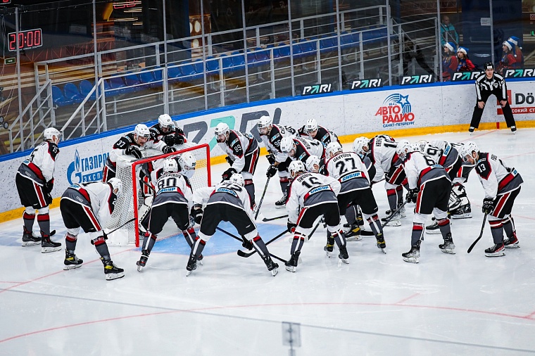 Тюменский ХК «Рубин» провел заключительные в 2022 году матчи в Санкт-Петербурге