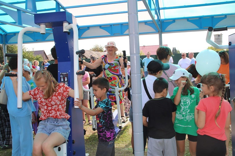 В Нижней Тавде появилась современная спортивная площадка