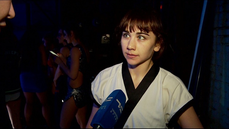 Чем pole dance отличается от стриптиза?