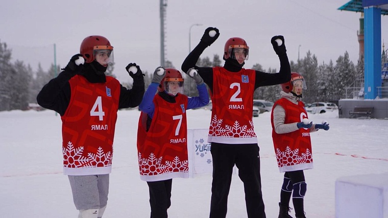 Жители Ноябрьска победили в чемпионате по игре в снежки