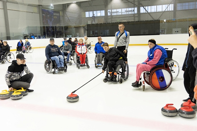 Спортсмены ДНР впервые испытают себя в керлинге на колясках на турнире в Тюмени