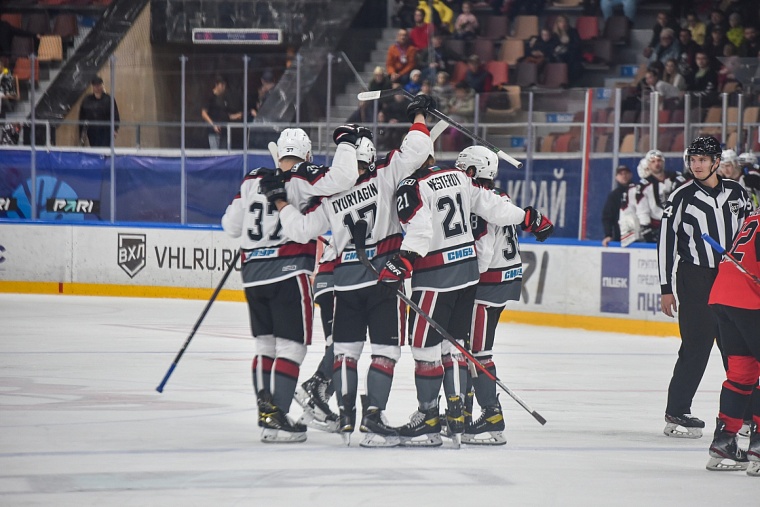 ХК «Рубин» начал выездную серию с крупной победы в Перми