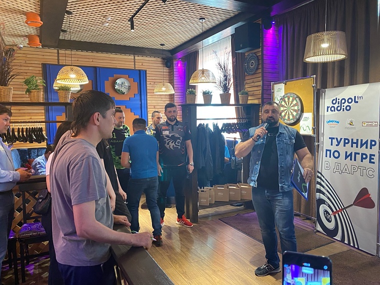 Слушатель радиостанции Dipol FM стал победителем турнира «Dipol Дартс»