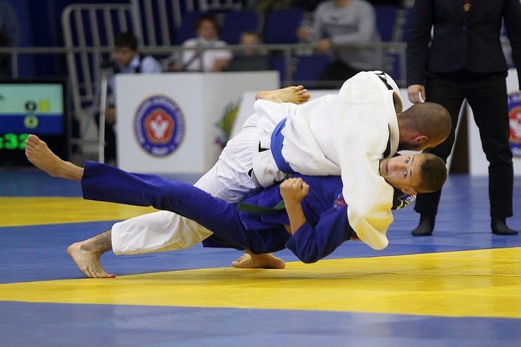 На первенство Тюменской области по дзюдо заявилось около 400 спортсменов